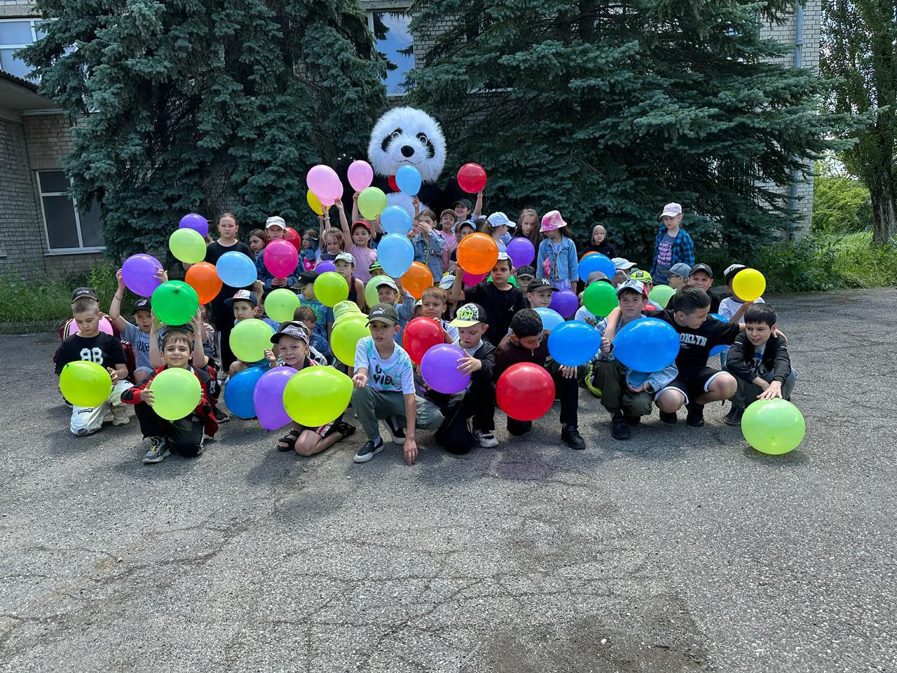 Первая смена пришкольного лагеря закончила свою работу.
