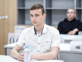 Сергей Кравцов проверил организацию ЕГЭ в московской школе.